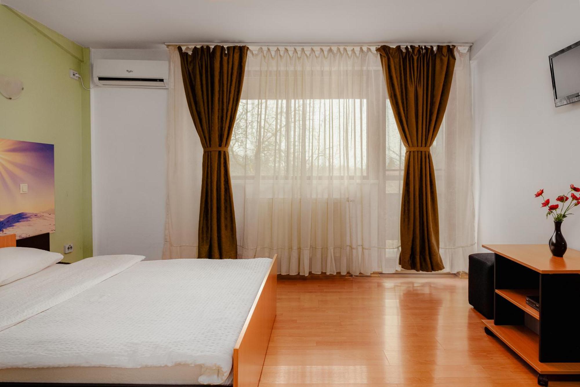 Business Transit To Therme & Bucharest Airport Săftica Dış mekan fotoğraf